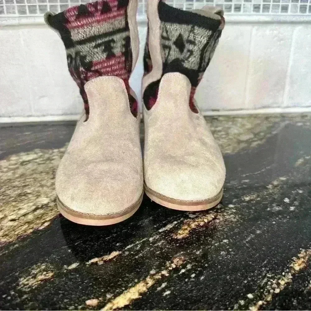 Toms Laurel Ankle Boots Desert Suede Tribal Wool, Aztec Booties Womens Size 6!